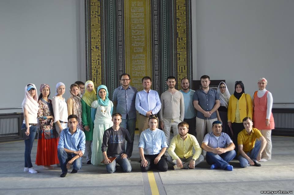 Молодые исламоведы из стран СНГ посетили мечеть «Ярдэм». Общие новости
